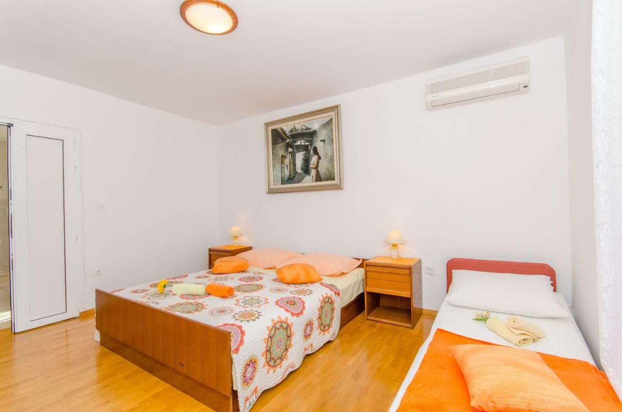 Apartments And Room Sun & Sea 포드고라 외부 사진