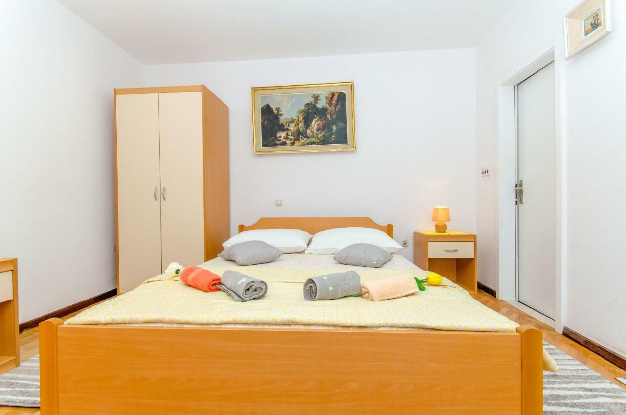 Apartments And Room Sun & Sea 포드고라 외부 사진
